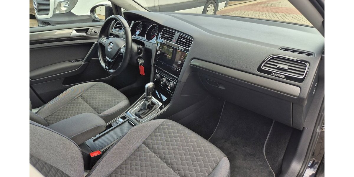 VW Golf Join, R-Line, Navi, LED, Klima, Sitzheizung, 136.200 km 15.890 &euro; Rodgau 63110
