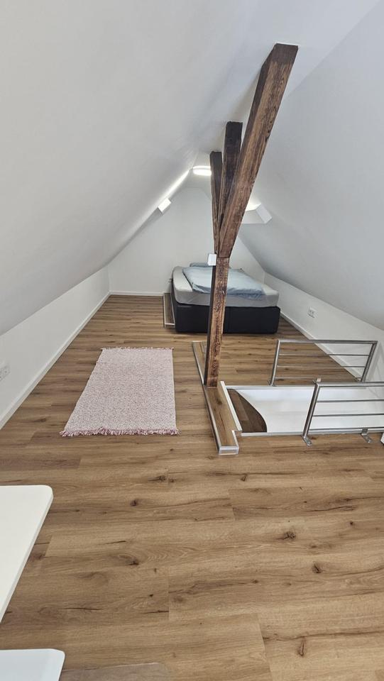 Kleines Wohnglück – Möbliertes Häuschen, Terrasse, Garageanteil