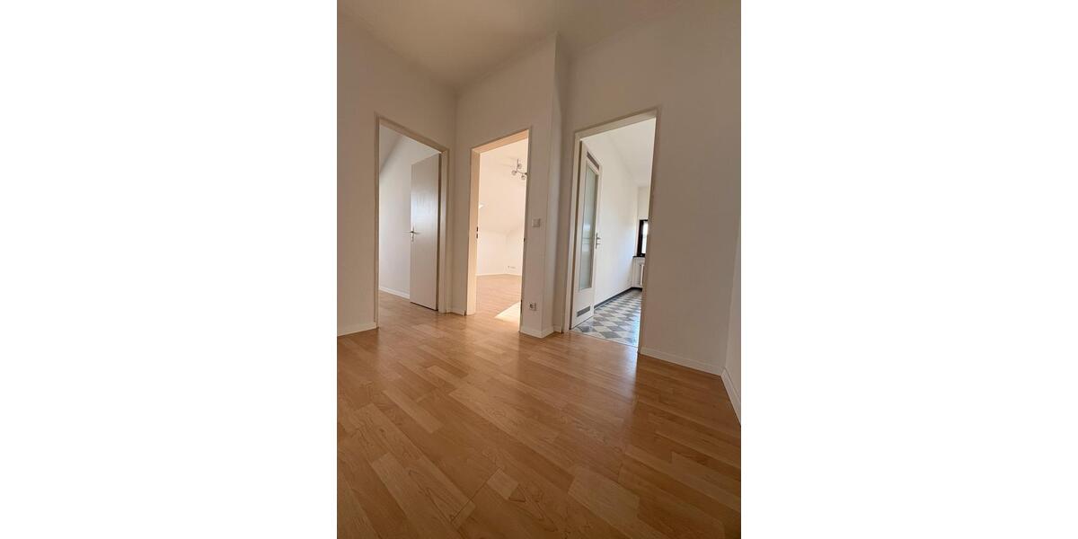 Dachgeschoßwohnung Hofheim am Taunus - 3.5 Zimmer, 68 m&sup2;, 1.300&euro; | Angebot:25520130