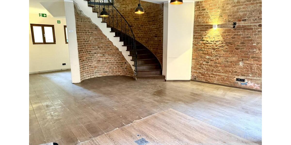 @MCM Abstand- und brauereifrei. Gemütliches Lokal über 2 Ebenen in Fußgängerzone. zimmer