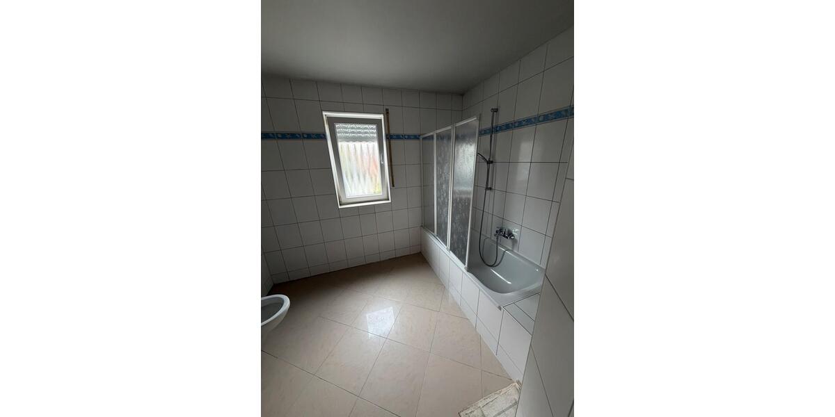 Etagenwohnung Bensheim - 4 Zimmer, 140 m&sup2;, 1.600&euro; | Angebot:26103993