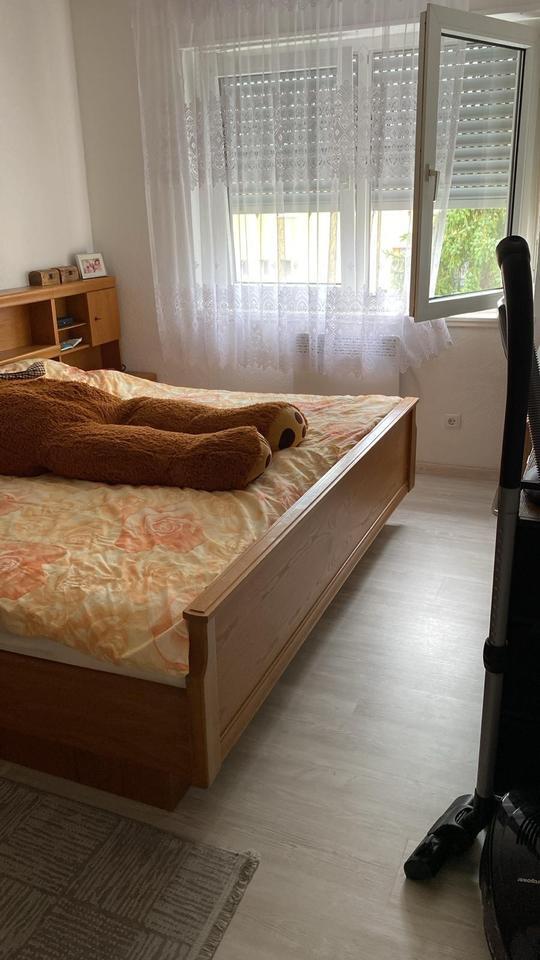 Schöne, zentrale, gut gepflegte drei Zimmer Wohnung in lamperthei