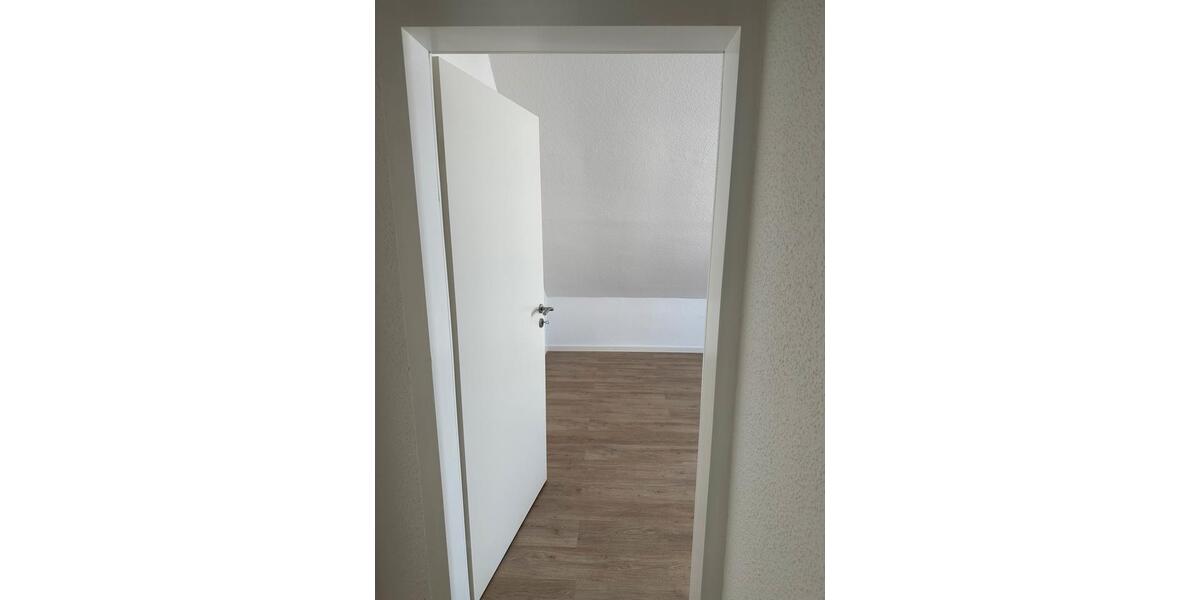 Dachgeschoßwohnung Flörsheim am Main - 2 Zimmer, 65 m&sup2;, 1.200&euro; | Angebot:25903915
