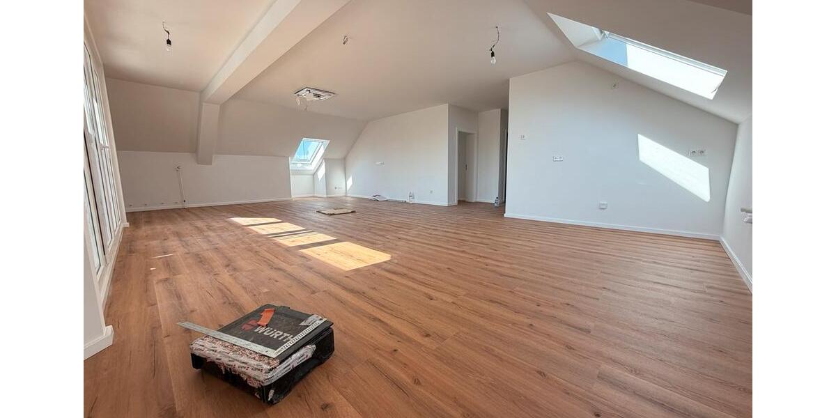 Dachgeschoßwohnung Rüsselsheim am Main - 4 Zimmer, 105 m&sup2;, 1.500&euro; | Angebot:26407527
