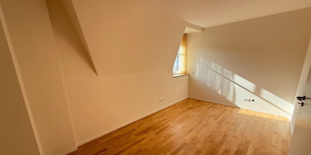 Hofheim: Seniorenresidenz mit Penthousefeeling! Charmante 3-Zimmerwohnung in zentraler Lage - Etagenwohnung Hofheim | Angebot:25539425