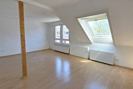 VISTA Immobilien - Wohntraum im Dachgeschoss - charmante Altbauwohnung in begehrter Lage 3 zimmer