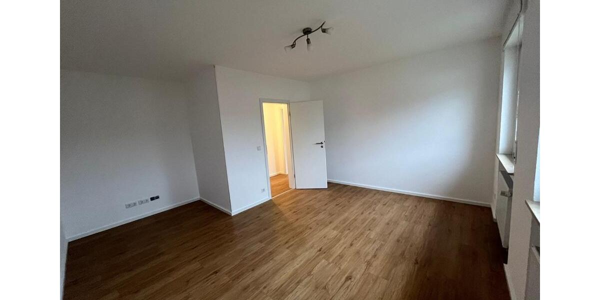 Lichtdurchflutete, renovierte 2-Zimmer Wohnung mit Balkon 2 zimmer