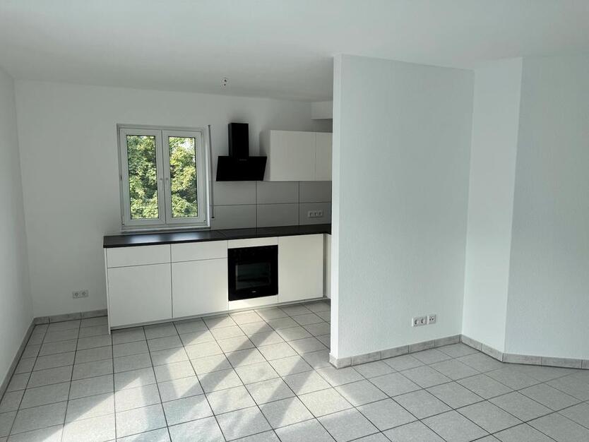 Helle 2-Zimmer-Wohnung mit zwei Balkonen und Tiefgarage