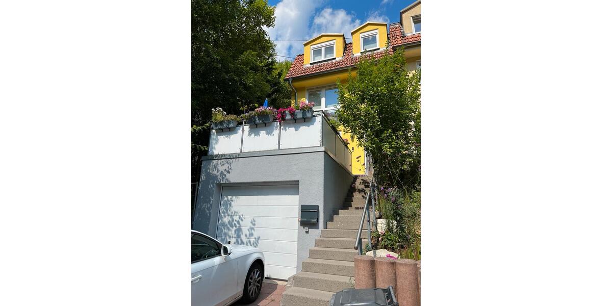 4-Zimmer Doppelhaushälfte mit EBK, Garage & Garten in HofheimTs. 4 zimmer