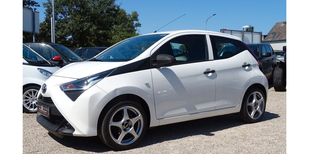 Toyota Aygo (X) 69.800 km 8.400 &euro; Rodgau / Nieder-Roden 63110