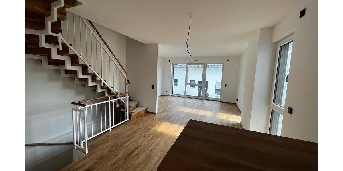 Doppelhaushälfte Mainz Weisenau - 6 Zimmer, 159 m&sup2;, 2.500&euro; | Angebot:23587981