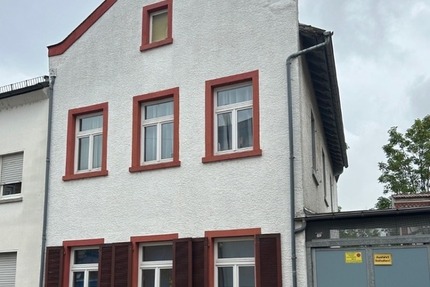 Stadthaus in Frankfurt-Fechenheim mit 2 Wohnungen zum Verkauf angeboten 5 zimmer