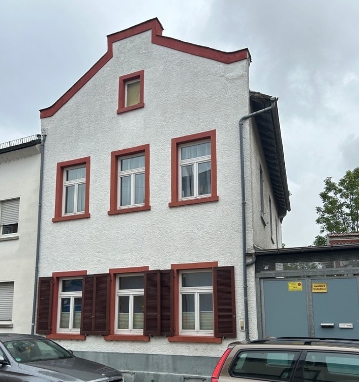 Stadthaus in Frankfurt-Fechenheim mit 2 Wohnungen zum Verkauf angeboten 5 zimmer