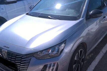 Peugeot 208 21.876 km 14.780 &euro; Rüsselsheim 65428