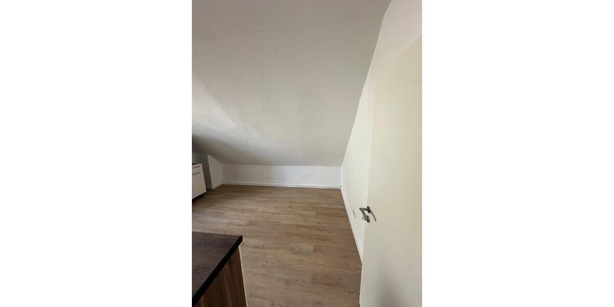 Dachgeschoßwohnung Flörsheim am Main - 2 Zimmer, 65 m&sup2;, 1.200&euro; | Angebot:25903915