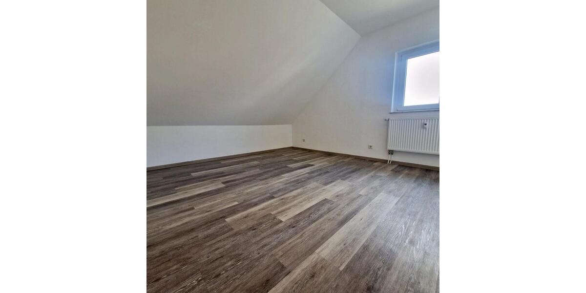 Dachgeschoßwohnung Bürstadt - 3 Zimmer, 72 m&sup2;, 930&euro; | Angebot:26302637