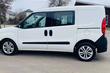 Opel Combo 101.678 km 8.299 &euro; Griesheim 64347