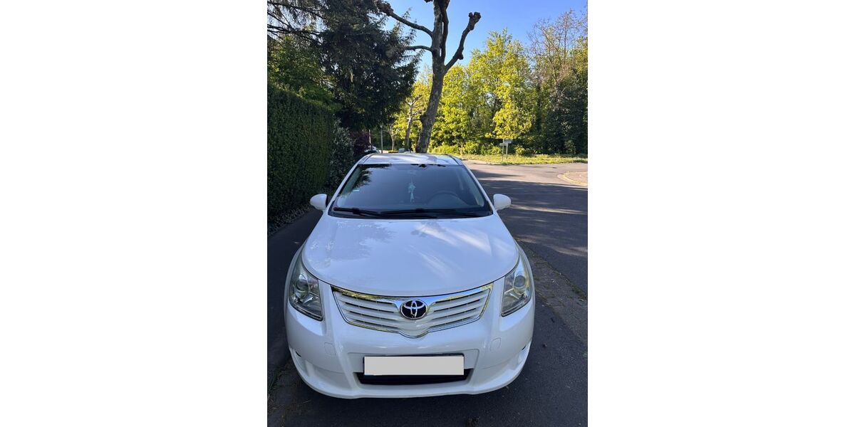 Toyota Avensis 143.000 km 9.700 &euro; Dietzenbach 63128