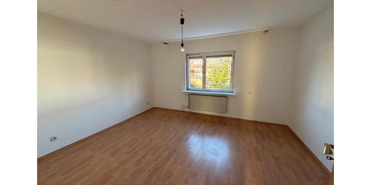 Reihenhaus Frankfurt am Main Gallus - 4 Zimmer, 100 m&sup2;, 2.100&euro; | Angebot:26339627