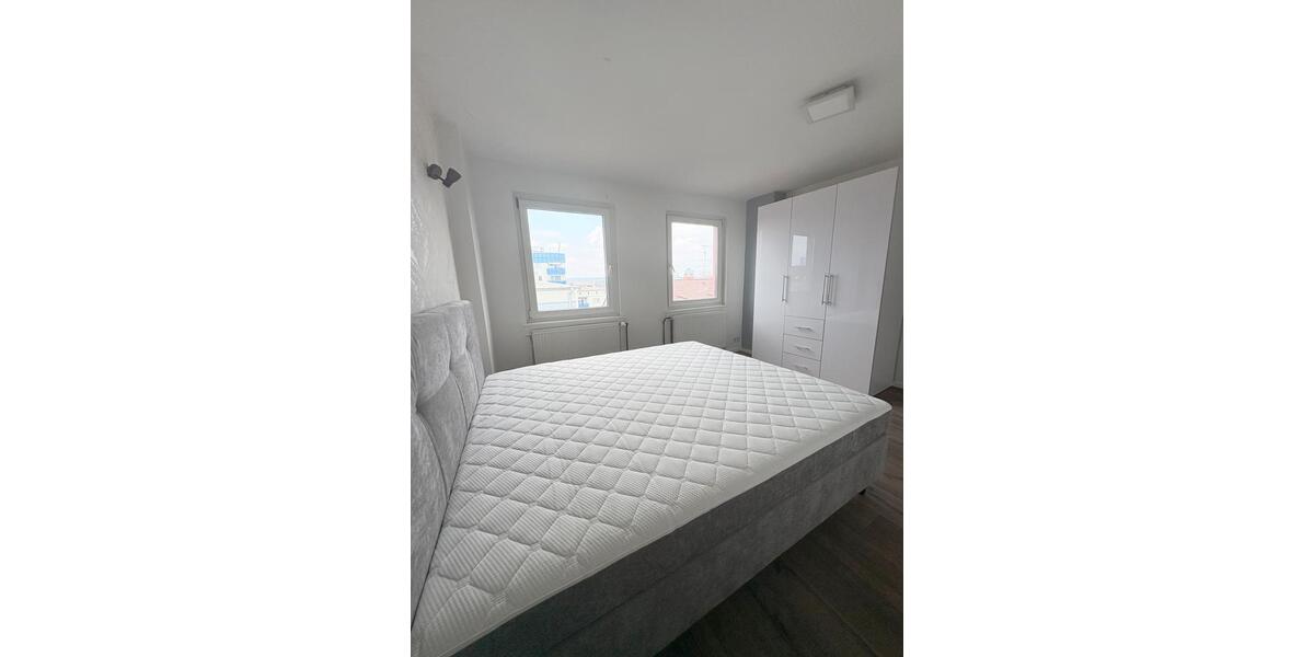 Dachgeschoßwohnung Frankfurt am Main Oberrad - 2 Zimmer, 57 m&sup2;, 1.200&euro; | Angebot:25870476