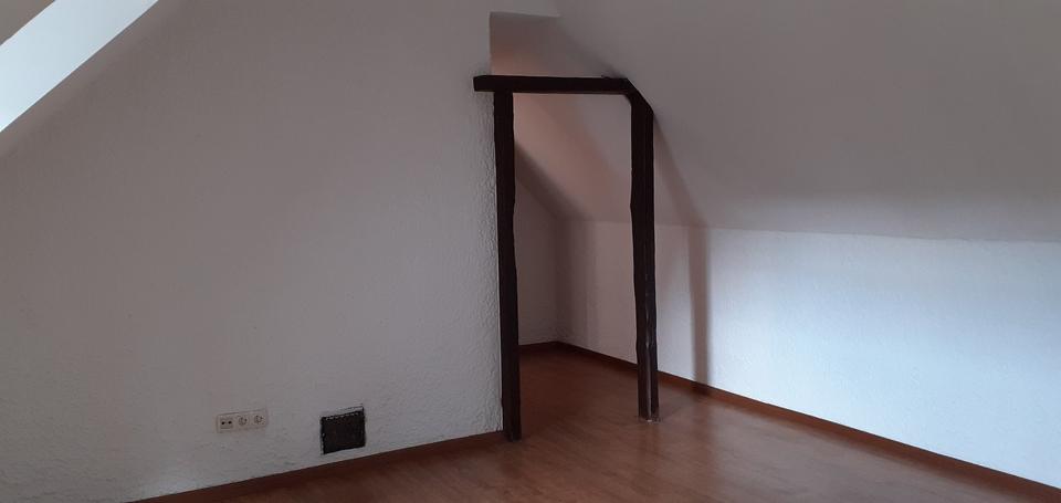 Dachgeschoßwohnung Mainz Ebersheim - 3 Zimmer, 70 m&sup2;, 850&euro; | Angebot:26006252
