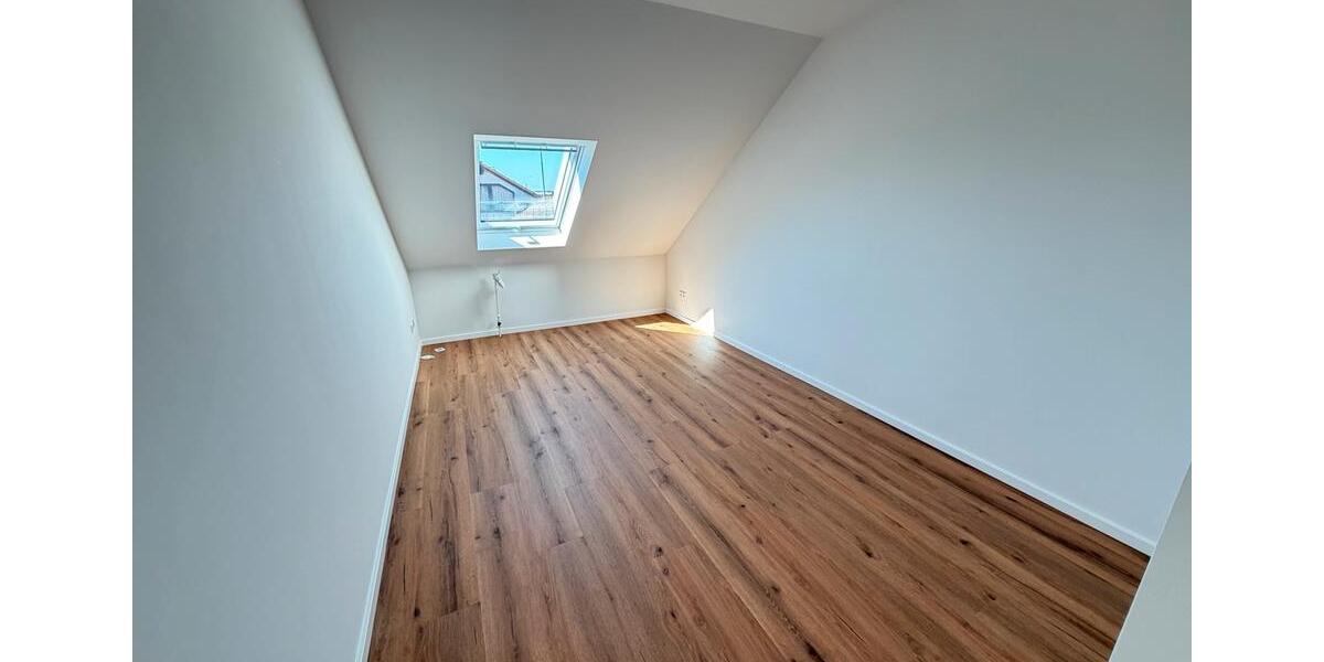 Dachgeschoßwohnung Rüsselsheim am Main - 4 Zimmer, 105 m&sup2;, 1.500&euro; | Angebot:26407527