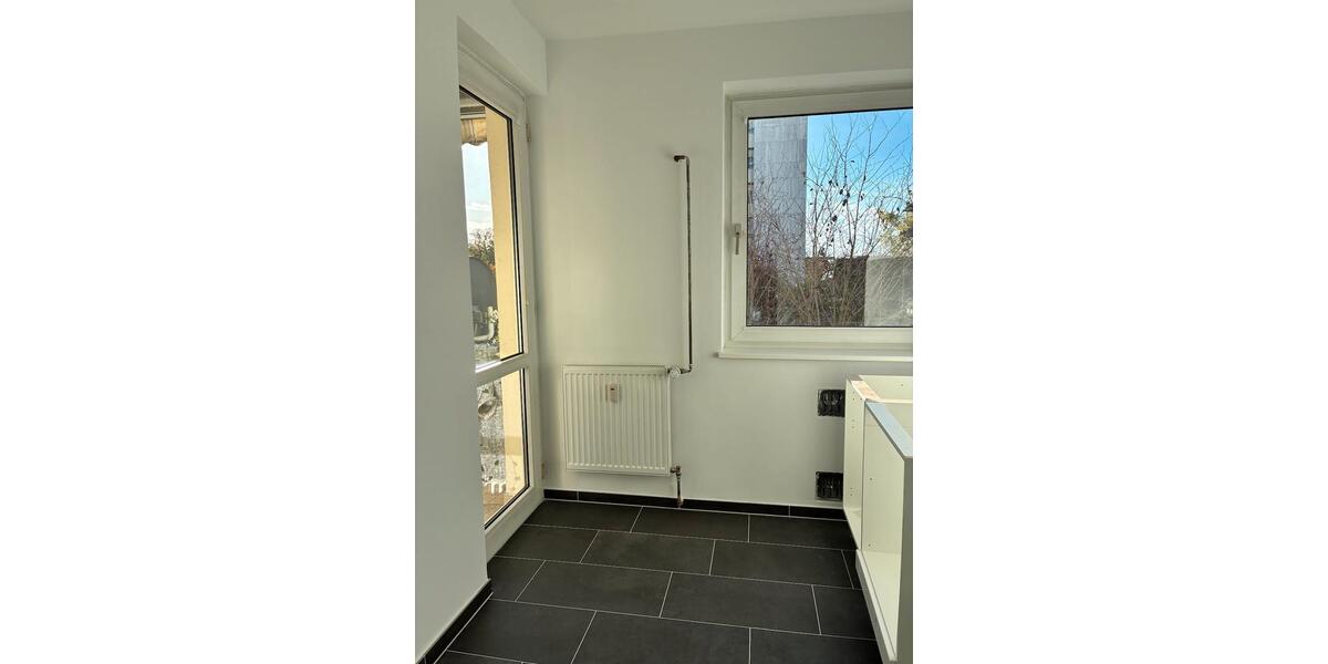 MT an CS 1.12 zum 1.1.26**Erste Kaltmiete geschenkt** 3 Zimmer mit Einbauküche und Balkon 3 zimmer