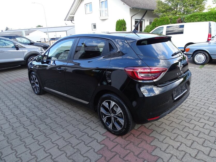 Renault Clio 1,0l Evolution Navi Rückfahrkamera, Einparkhi 31.015 km 12.990 € Rodgau 63110