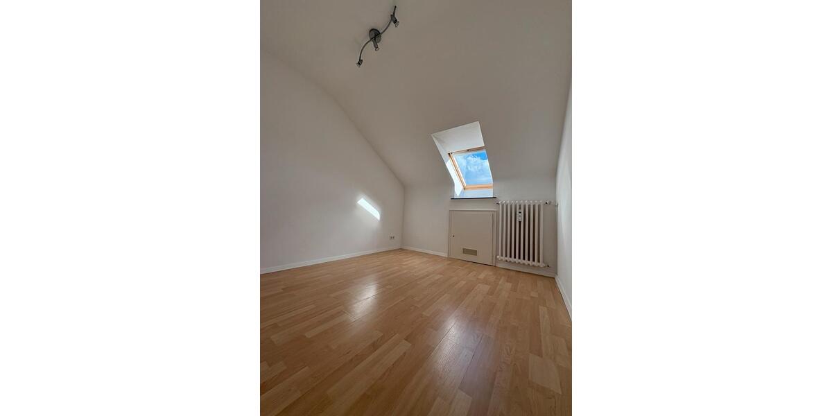 Dachgeschoßwohnung Hofheim am Taunus - 3.5 Zimmer, 68 m&sup2;, 1.300&euro; | Angebot:25520130