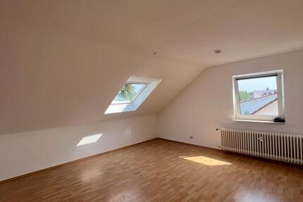 4-Zimmer Dachgeschoss Wohnung ohne Balkon ohne Stellplatz zimmer