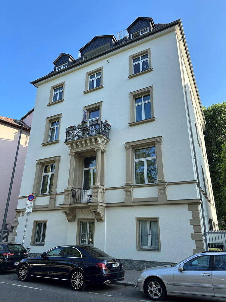 Nordend Ost - Jugendstilaltbau: Top-sanierte 3,5 Zimmer Wohnung mit EBK & Balkon in toller Lage