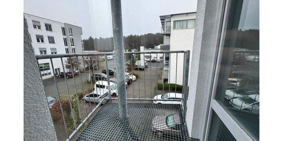 Zwei leerstehende Büroeinheiten zimmer