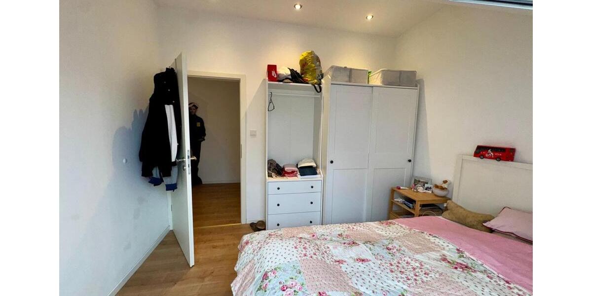 Gemütliche 3-Zi.-DG Whg m. Kamin & Einbauküche in Sachsenhausen 3 zimmer