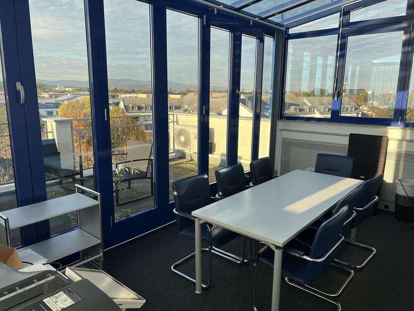 Büro in Hattersheim am Main 2.400 € 199 m²