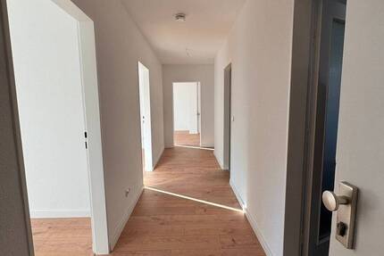 Modernisierte 3-Zimmer-Wohnung mit Balkon - Toplage am Friedberger Platz 3 zimmer
