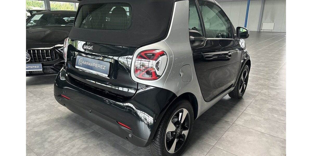 Smart ForTwo EQ CABRIO EXCLUSIVE-22KW-RÜCKFAHRKAMERA! 13.660 km 18.399 &euro; Groß-Umstadt 64823