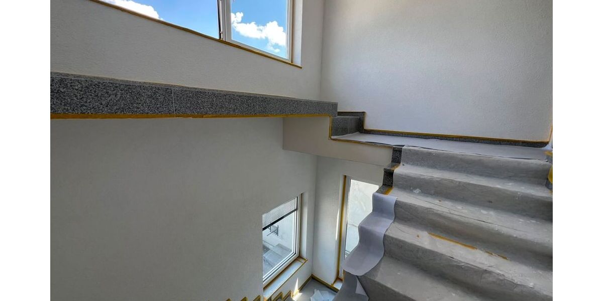 Gewerbeanwesen mit Bürogebäude, Werkstatt und großer befestigter Freifläche - Gewerbeobjekt Bischofsheim | Angebot:27298679
