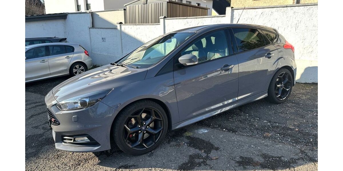 Ford Focus 98.636 km 16.600 &euro; Hofheim am Taunus 65719