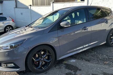 Ford Focus 98.636 km 16.800 &euro; Hofheim am Taunus 65719
