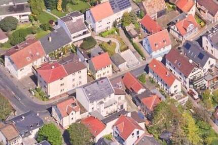 Frankfurt-Seckbach: Komfortables Mehrfamilienhaus mit charmantem Hofhaus - großzügiger Ausbau möglich 1 zimmer