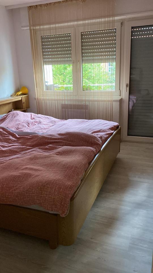 Schöne, zentrale, gut gepflegte drei Zimmer Wohnung in lamperthei