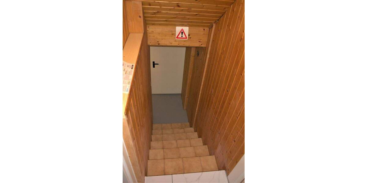 DHH auf 2 Etagen mit Vorgarten und Keller. 4 zimmer