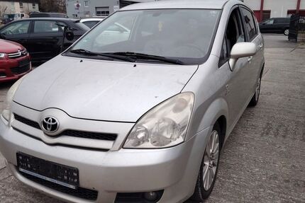 Toyota Corolla Verso 220.000 km 1.900 &euro; Rüsselsheim 65428