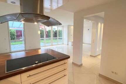 Haus zum Mieten in Wallau 3.300 € 218 m² 6 zimmer