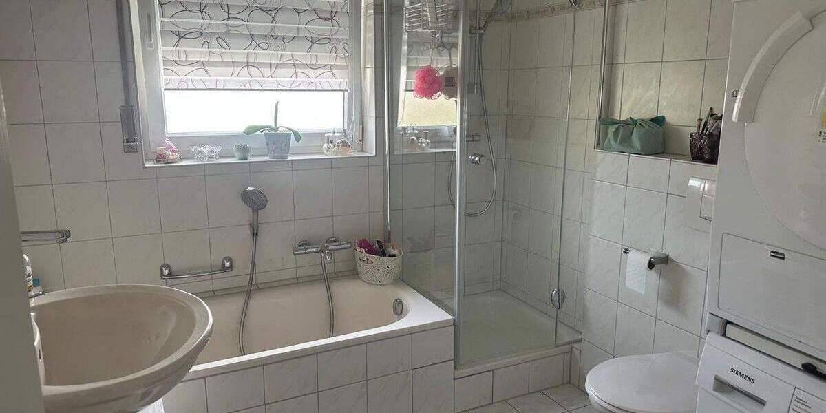 Attraktive 4 ZKB Wohnung mit Gäste WC und Tiefgarage - provisionsfrei 4 zimmer