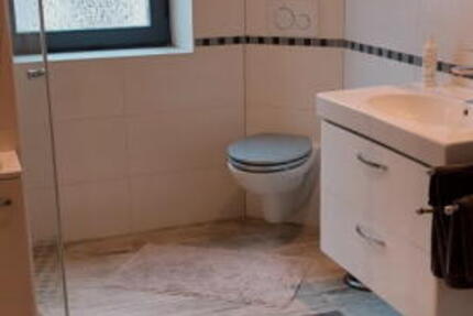 ObjNr:18938 - Hochwertig saniertes Zweifamilienhaus mit Ladenanteil 8 zimmer