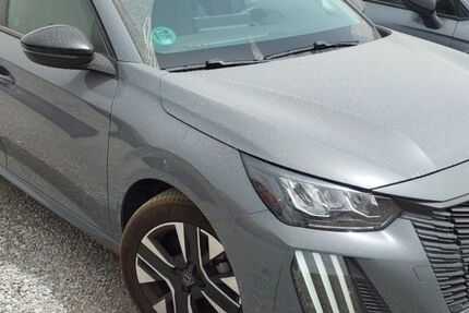 Peugeot 208 14.637 km 18.880 € Rüsselsheim 65428