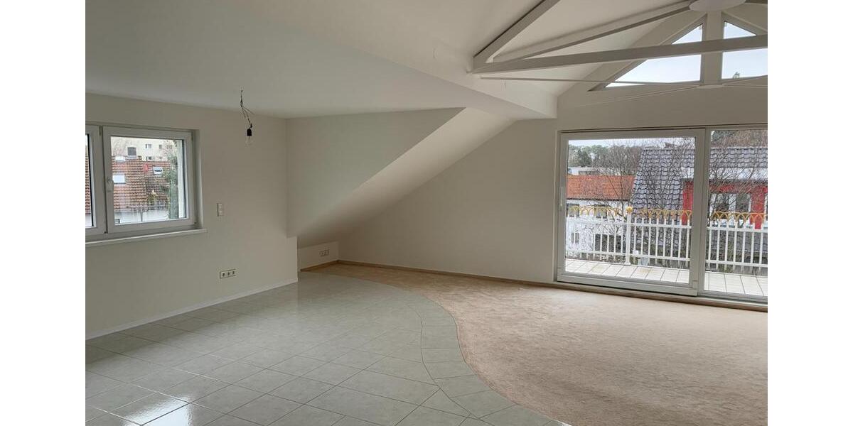 Helle, großräumige 3-Zimmer Dachgeschoss-Wohnung 3 zimmer