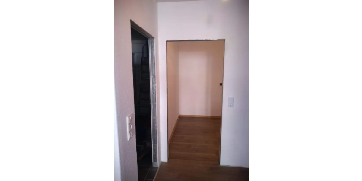 Moderne, geräumige Studio-Wohnung mit Einbauküche zimmer