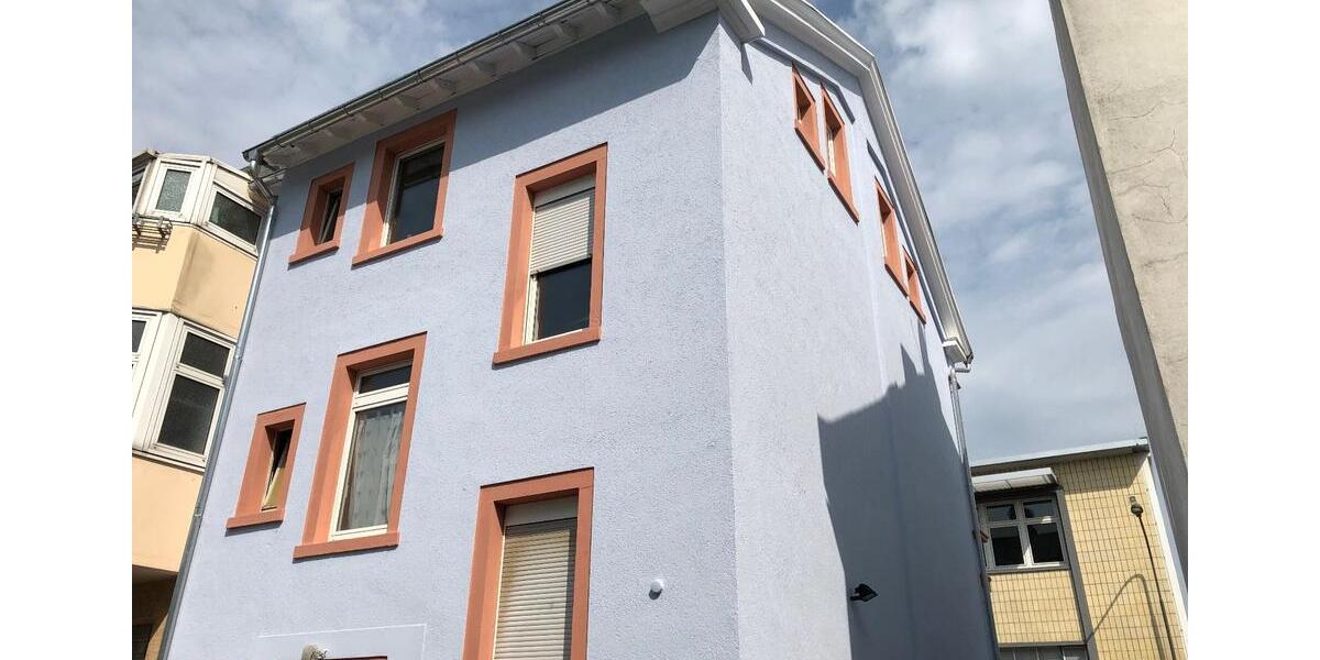 3-Familienhaus in zentraler Lage: Eine Wohnung sofort beziehbar 9 zimmer